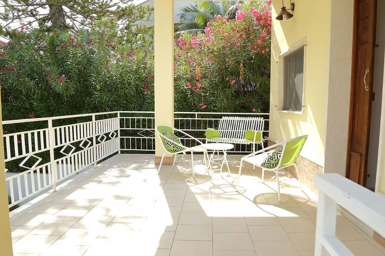 Villa Giulia Fontane Bianche Apartment